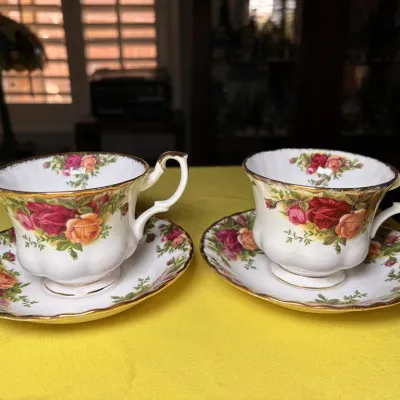 7/22 Sunny's Old Country Roses, Fenton & Disney 300+