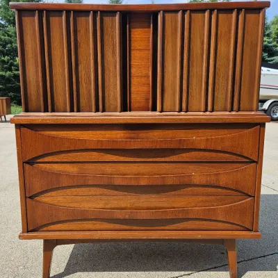 Exceptional Consigner Downsizing MCM Furniture Auction