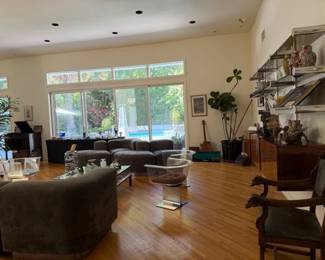 Beautiful Contemporary Estate in Brentwood With Vintage Collectables