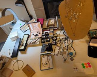 Estate Sale – Vintage Items, Gold & Silver Jewelry, Electronics & Office Supplies Conyers GA