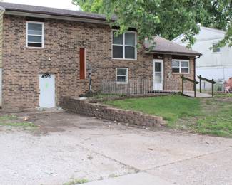 DOUBLE REAL ESTATE AUCTION CARAVAN