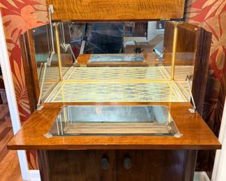 CTBids: Leawood Antiques, Art, Plants & More OA