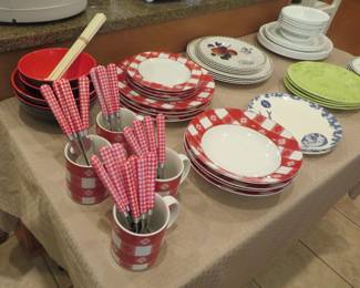 J. DARLING ESTATE SALES - SOUTHLAKE/GRAPEVINE - COLLECTIBLES, WELL STOCKED KITCHEN, FURNITURE, MORE