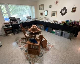 Great Sale in Melbourne!! House is Loaded with Vintage Decor & Collectibles!!