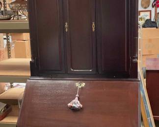 Nice Furniture, Art, Collectibles, Etc (NC6936)