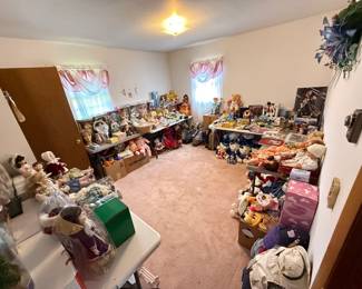 Dolly, Dolls & Glass Galore