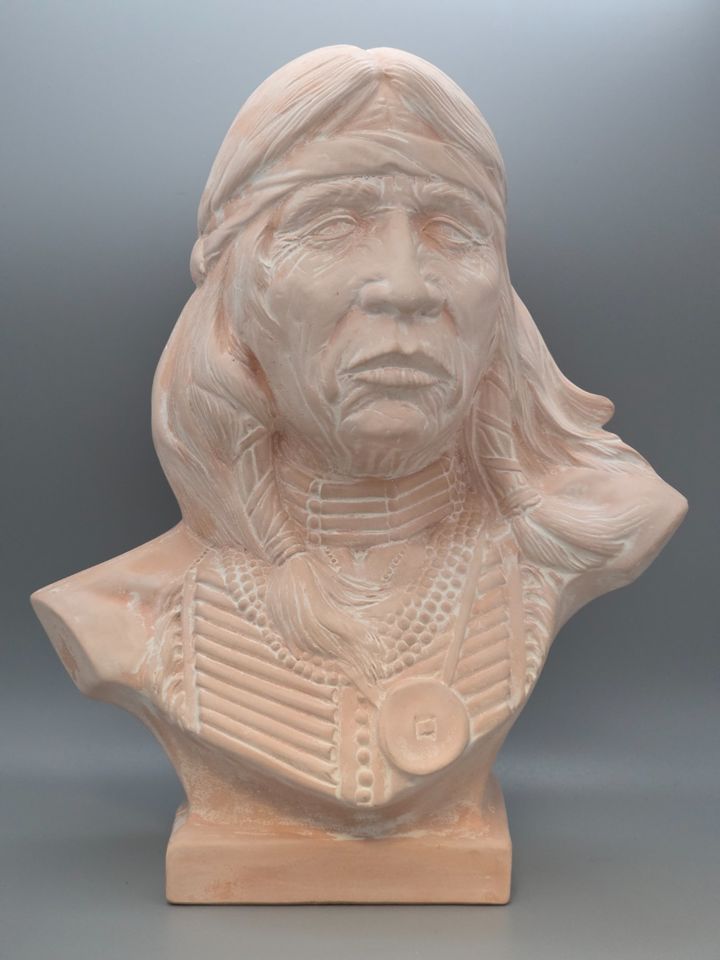 North Texas Online Estate Auction: Native American Art, Lamps, China & Collectibles